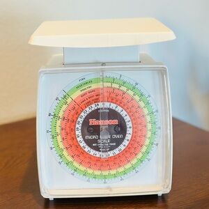 Hanson Vintage White Kitchen Scale with Colorful Dial